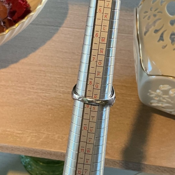 Silver Tone Vintage Style Leaf Decor Unisex Ring - Picture 8 of 8